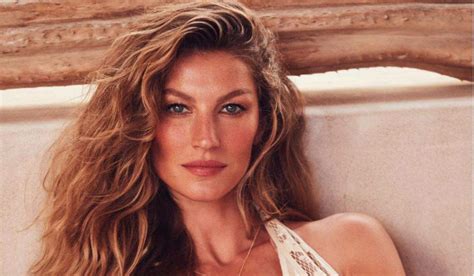 gisele bündchen sexy pics|Gisele Bündchen sizzles in plunging thong swimsuit